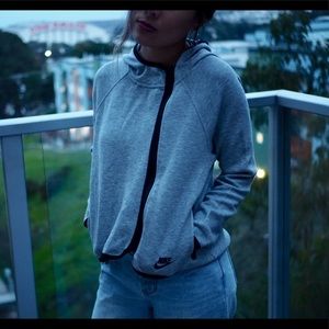 gray cropped nike hoodie size small